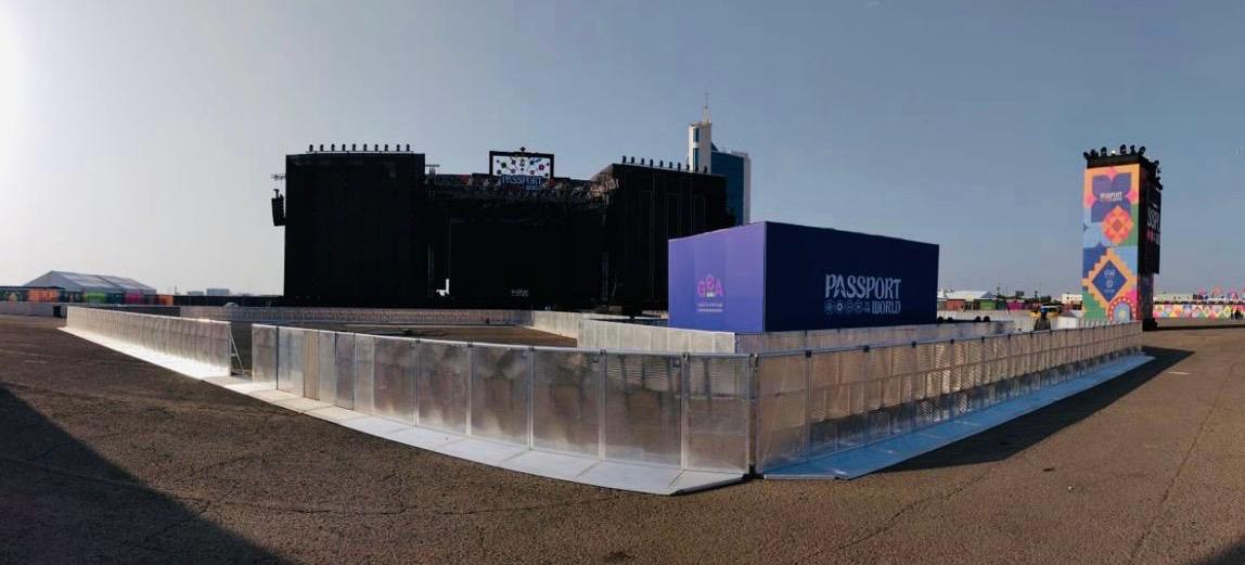 Stage barriers for exhibitions and corporate events
